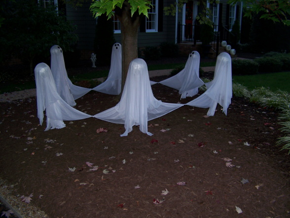 Halloween Dancing Ghosts Home Decoration - Halloweenonearth.com